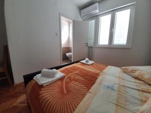 Postel nebo postele na pokoji v ubytování Rooms Čapo Rab