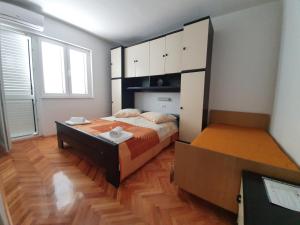 Postel nebo postele na pokoji v ubytování Rooms Čapo Rab