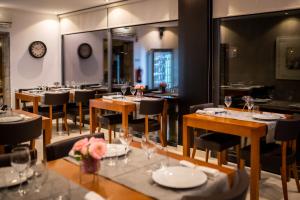 Um restaurante ou outro lugar para comer em Quinta das Oliveiras Turismo Rural