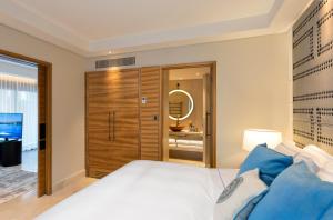 Postel nebo postele na pokoji v ubytování Orient by Isrotel Exclusive