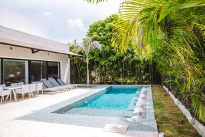 Bazén v ubytování Modern Villa with Pool in Punta Cana nebo v jeho okolí