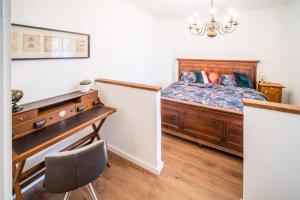 a bedroom with a bed and a desk at Villa Theresienhof in Rosegg