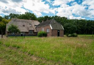 Το κτήριο όπου στεγάζεται  η βίλα +17 φωτογραφίες