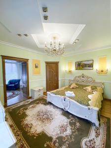 Postel nebo postele na pokoji v ubytování Петрос Family Hotel