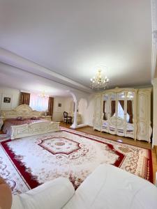 Postel nebo postele na pokoji v ubytování Петрос Family Hotel + 37 fotografií