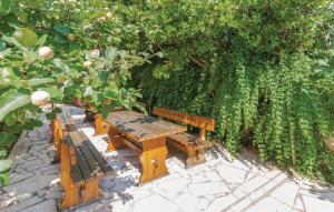 Vonkajšia záhrada v ubytovaní Apartmani Valdebek