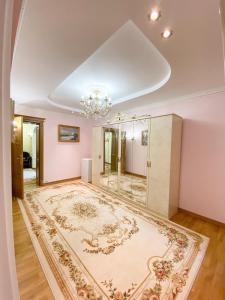 TV a/nebo společenská místnost v ubytování Петрос Family Hotel