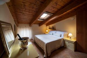 A bed or beds in a room at Vico d'Ercole