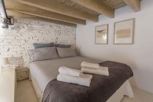 Un pat sau paturi într-o cameră la Casa Manara in Trastevere