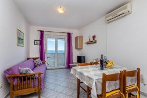 Dining area sa apartment