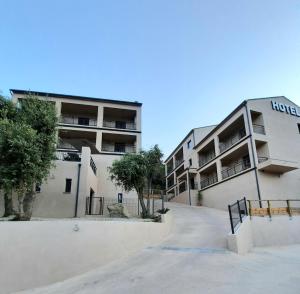 an empty parking lot in front of a building at Hôtel Casa Mea in Bastia
