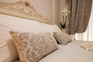 A bed or beds in a room at Vico d'Ercole