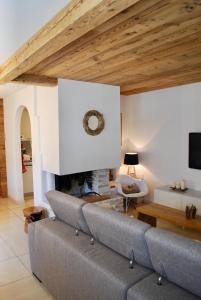 TV a/nebo společenská místnost v ubytování CENTRAL PENTHOUSE GREAT LAKE VIEW