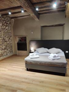 a bedroom with a bed with two towels on it at Montella 2 in Spoleto