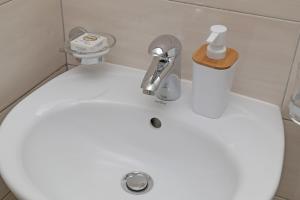 Koupelna v ubytování Kenova studio apartment