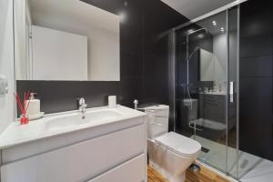 a bathroom with a white sink and a toilet at Views and Beds in Pontevedra