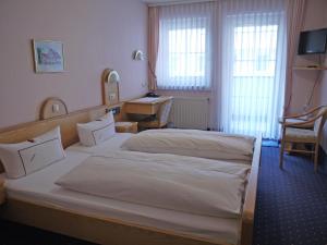 Postel nebo postele na pokoji v ubytování Hotel Ebner