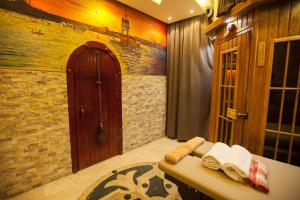 a room with a door and a bench with towels at Lapis Inn Hotel & Spa ( Ex. Ambassador Hotel) in Istanbul