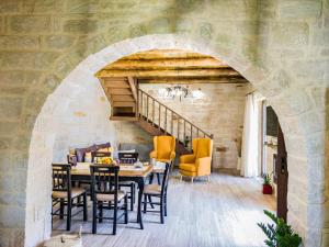 a dining room with an archway and a table and chairs at Christine Countryside House - Fully renovated with all modern comforts in Rodhopós