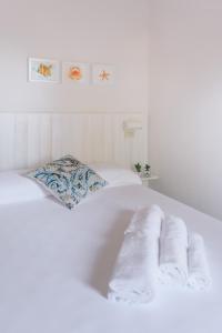 a white bed with towels on top of it at Mami Sabaudia Hotel in Sabaudia