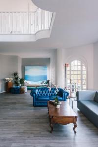 a living room with blue couches and a coffee table at Mami Sabaudia Hotel in Sabaudia