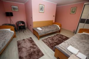 Voodi või voodid majutusasutuse Guest house Mali hotel toas