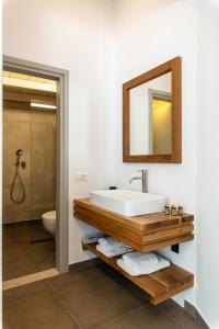 Um banheiro em O Lofos Luxury Boutique Suites