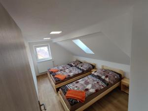 Postel nebo postele na pokoji v ubytování Apartmány Knížkovi