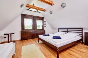A bed or beds in a room at Villa Szalamandra - az Erdőszéle