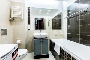 Ένα μπάνιο στο Apartament MAJA 13 +10 φωτογραφίες