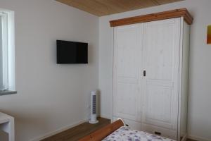TV a/nebo společenská místnost v ubytování Ferienwohnung Bittner