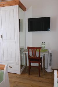 TV a/nebo společenská místnost v ubytování Ferienwohnung Bittner