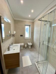 a bathroom with a shower and a sink and a toilet at B&B Don Savè in Marina di Schiavonea