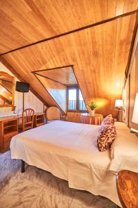 Un pat sau paturi într-o cameră la Hostal El Panadero