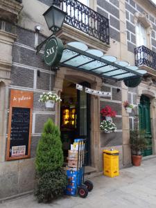 a restaurant with a sign on the side of a building at EL RINCON DE LUZ 2 in Padrón