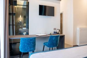 A television and/or entertainment centre at San Lorenzo - Boutique Hotel & SPA