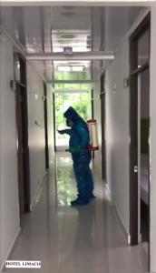 a man standing in a hallway in a building at Hotel Limaco in Neiva