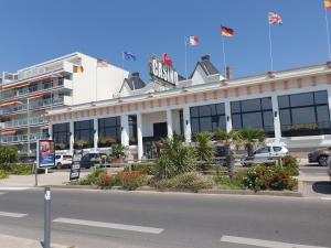 Foto de la galería de Le Studio Galliéni vue panoramique face mer a fait peau neuve! en Pornichet