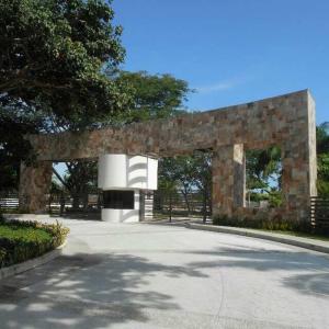 a stone archway in a parking lot in a park at Departamento Acapulco Diamante in Acapulco