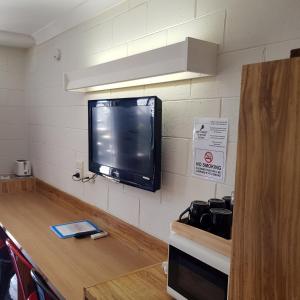 TV a/nebo společenská místnost v ubytování Motel Lodge
