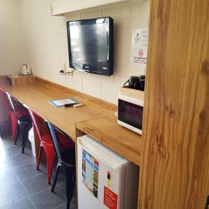 TV a/nebo společenská místnost v ubytování Motel Lodge