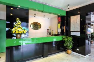 a green and black counter in a room with plants at Parkland Hotel in Brinchang