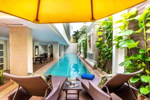 a swimming pool in the middle of a house at At 21 Saladaeng in Bangkok