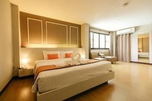Ένα ή περισσότερα κρεβάτια σε δωμάτιο στο De Hug Hotel & Residence