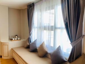 Ένα ή περισσότερα κρεβάτια σε δωμάτιο στο De Hug Hotel & Residence