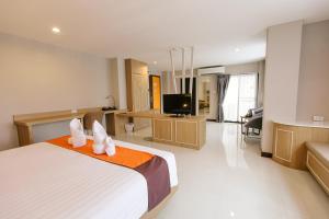Μια τηλεόραση ή/και κέντρο ψυχαγωγίας στο De Hug Hotel & Residence