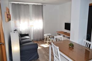 TV a/nebo společenská místnost v ubytování CASA SOLORGA - apartamentos rurales