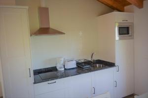 Kuchyň nebo kuchyňský kout v ubytování CASA SOLORGA - apartamentos rurales