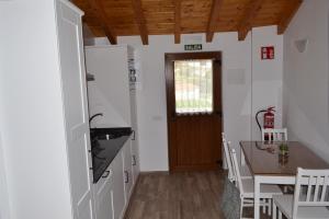 Kuchyň nebo kuchyňský kout v ubytování CASA SOLORGA - apartamentos rurales