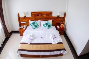 Postel nebo postele na pokoji v ubytování Kampong Thom Palace Hotel